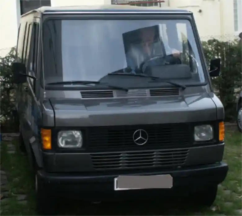 Mercedes Transporter als Bestattungswagen