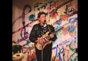 Chris Rea (74) Driving Home for Christmas