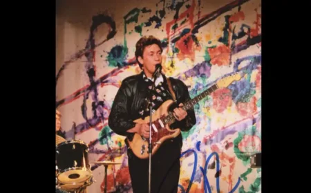Chris Rea (74) Driving Home for Christmas